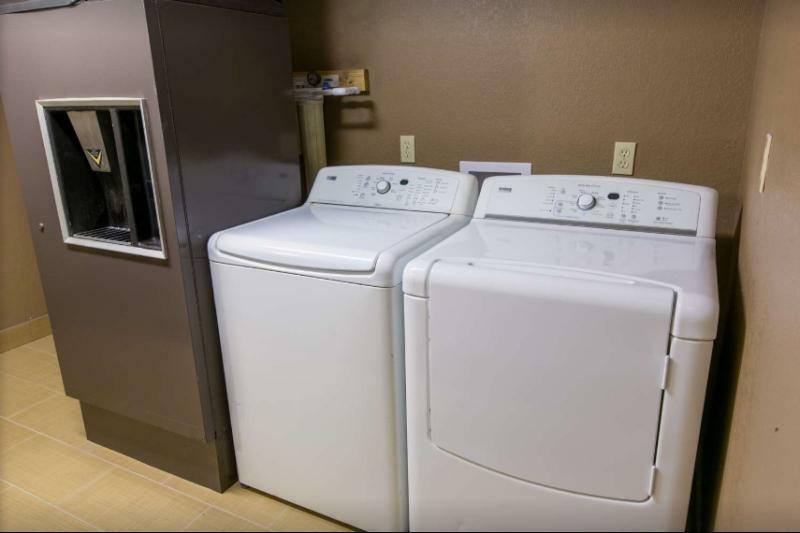 ホテル レッド ルーフ プラス＋ ハンツビル エクステリア 写真